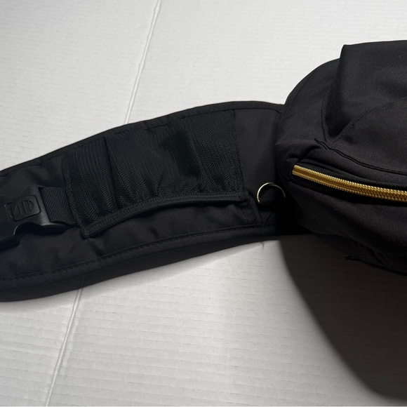 Tushbaby Hip Carrier | Black with Gold accents ✨ - Picture 7 of 10